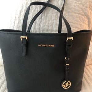 Michael Kors Large Jet Set Tote AND wallet